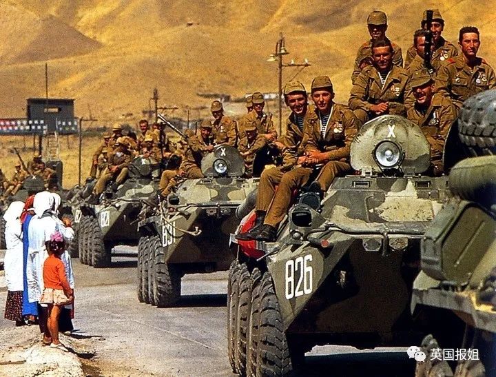 但在苏联伞兵空降喀布尔的那一刻起,历史就朝着不可逆转的另一条路