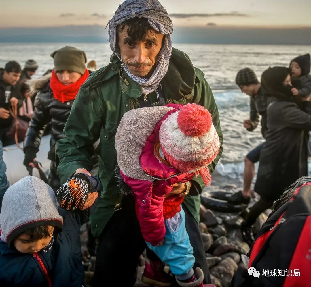 相较于生活受到冲击的欧洲人或土耳其人,难民毫无疑问是更倒霉的那一