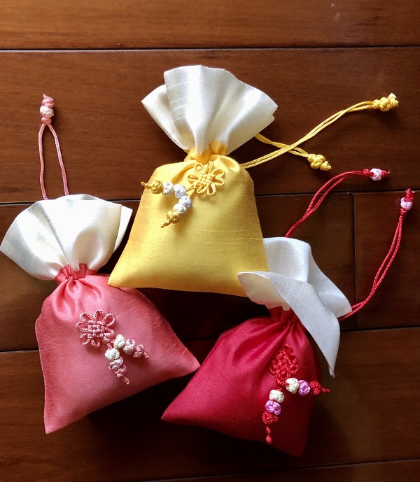 香囊抗疫非遗传承人1个月赶出3万多只