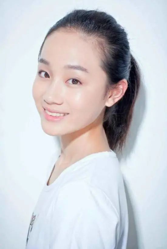 还记得金陵十三钗里的女学生书娟吗她现在长这样