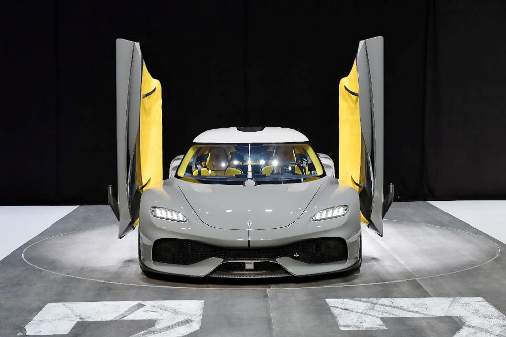 在没有观众的日内瓦车展，恒大科尼赛克发布了一款神车