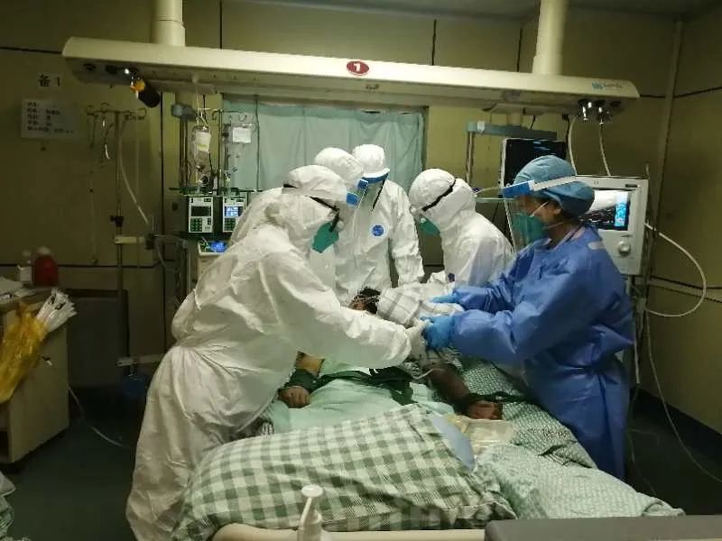 健康大咖说丨专家解读首例新冠肺炎逝者遗体解剖报告
