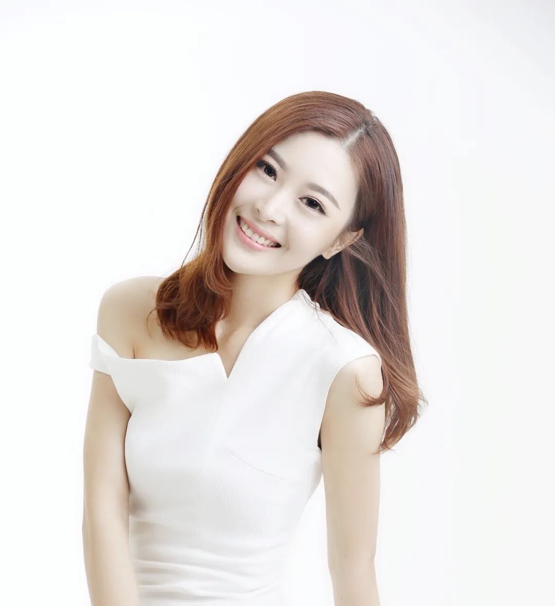 演唱者:蔡恩慧曾获得全国电视希望之星大赛声乐组全国十佳金奖,第八届