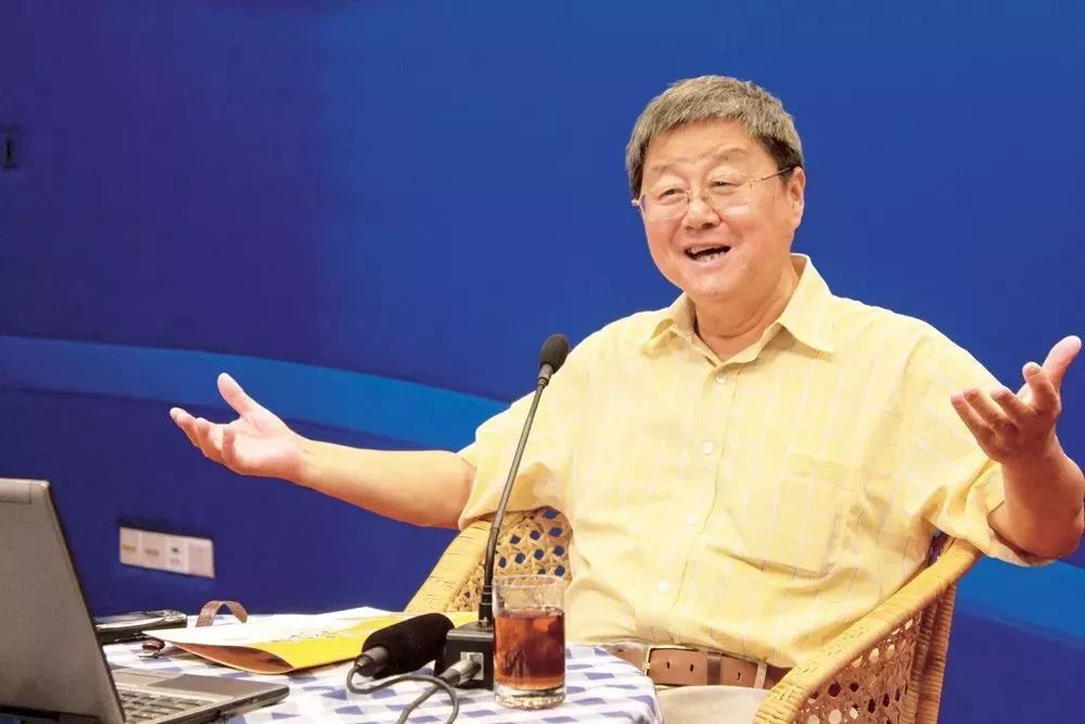 主编王渝生老师,是中国科技馆原馆长,中国科学院博士,教授,博导,自然