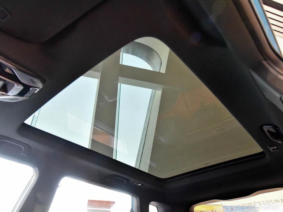 科技感十足的紧凑型suv 小哥带你看吉利icon