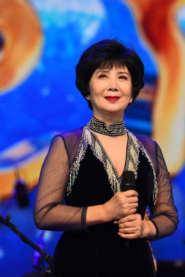 申声传情,"海霞"吴海燕朗读:"妈妈不好意思说想你"