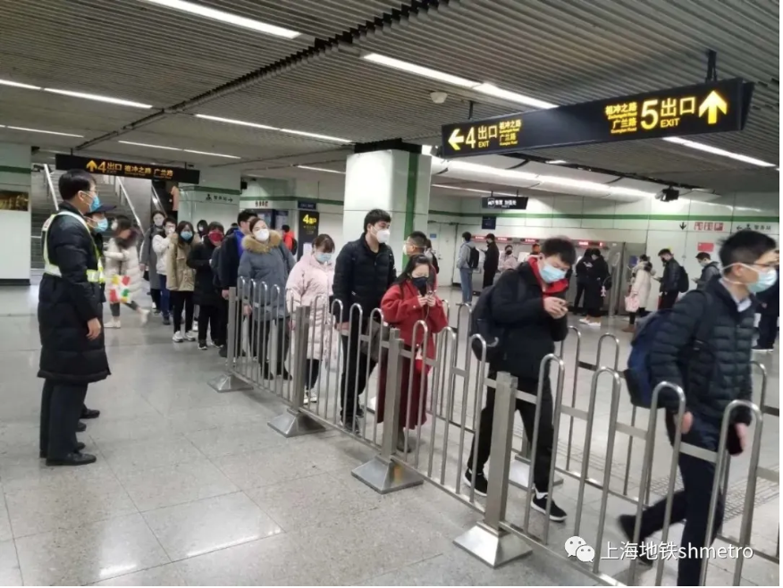 上海地铁限流如何以时间换空间?答案在花式举措和乘客配合中
