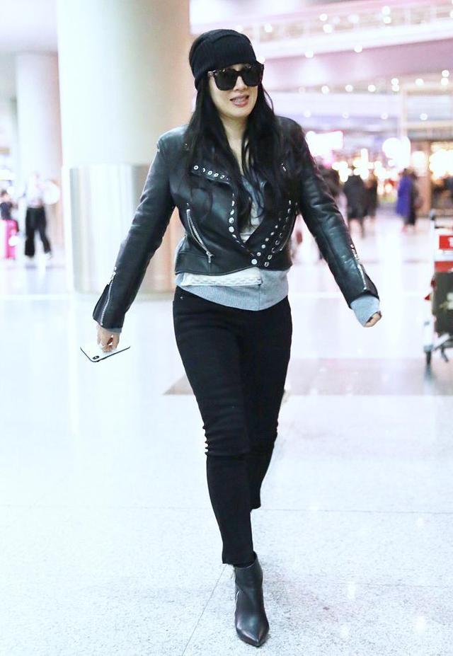 钟丽缇真是不放过自己穿豹纹装走机场显胖不止10斤太有肉感了