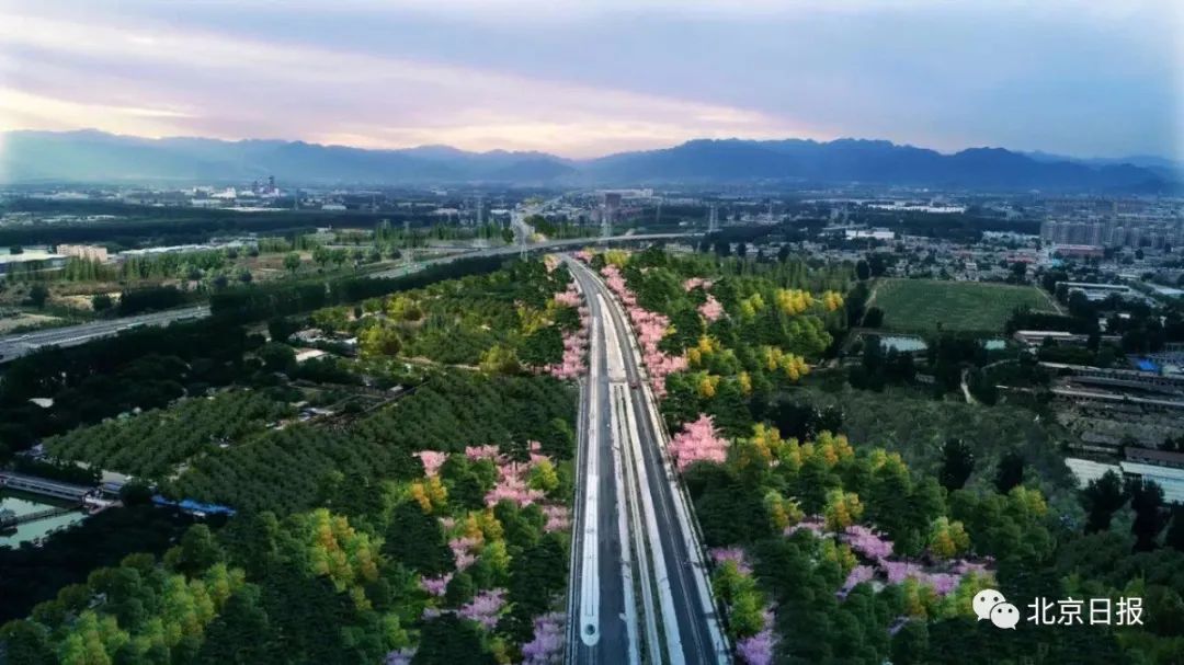 节点1:穿越六环—都市绿野,位于怀密线穿越北六环两侧.