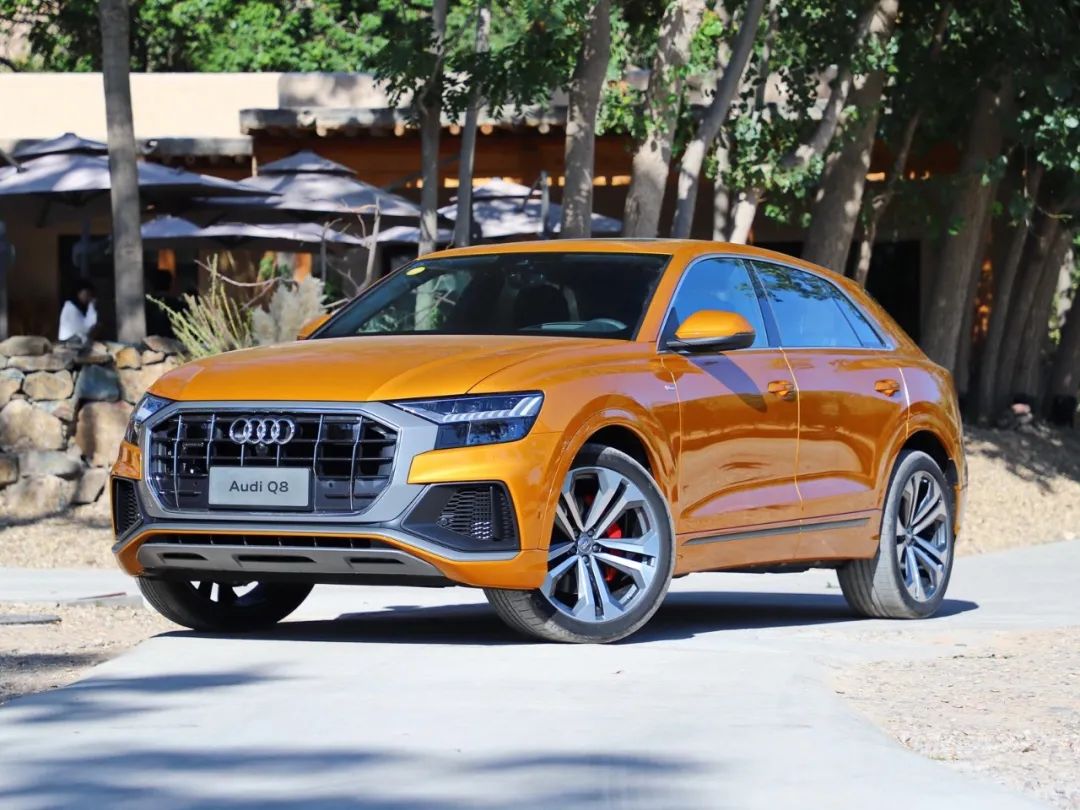 2.0T+8AT，性价比最高的宝马SUV之一，多数男人都喜欢