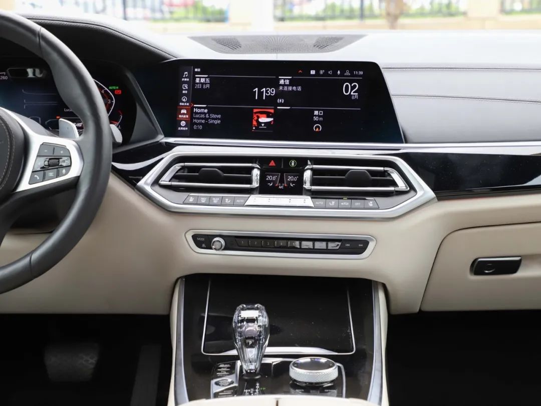 2.0T+8AT，性价比最高的宝马SUV之一，多数男人都喜欢