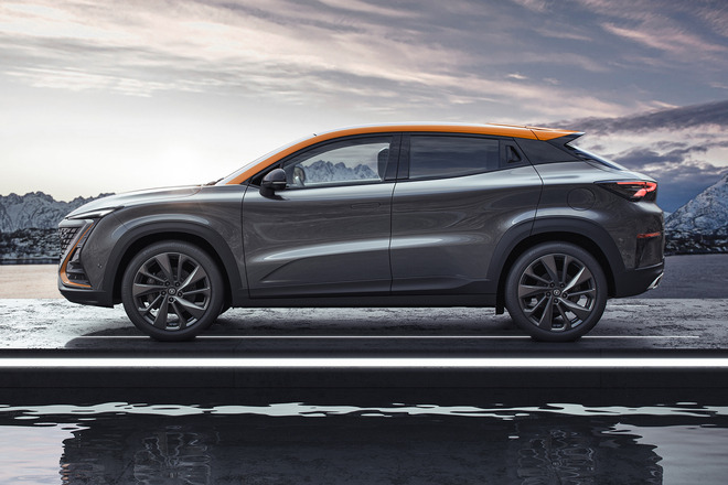 前瞻科技感“溢出”屏幕 长安UNI-T全球首发