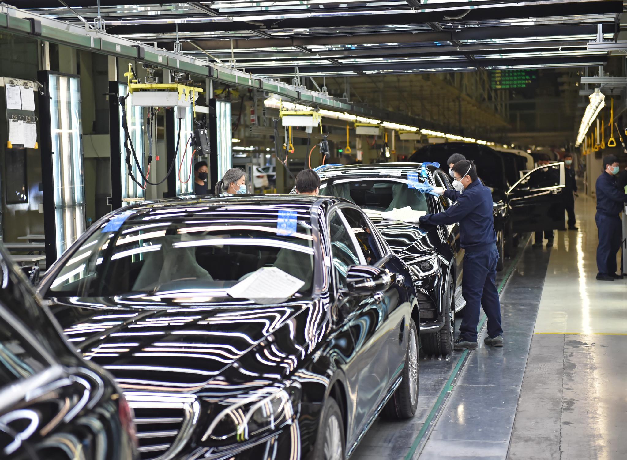 "员工基本都已返岗复工,每天为北京奔驰汽车有限公司生产灯具6000套.