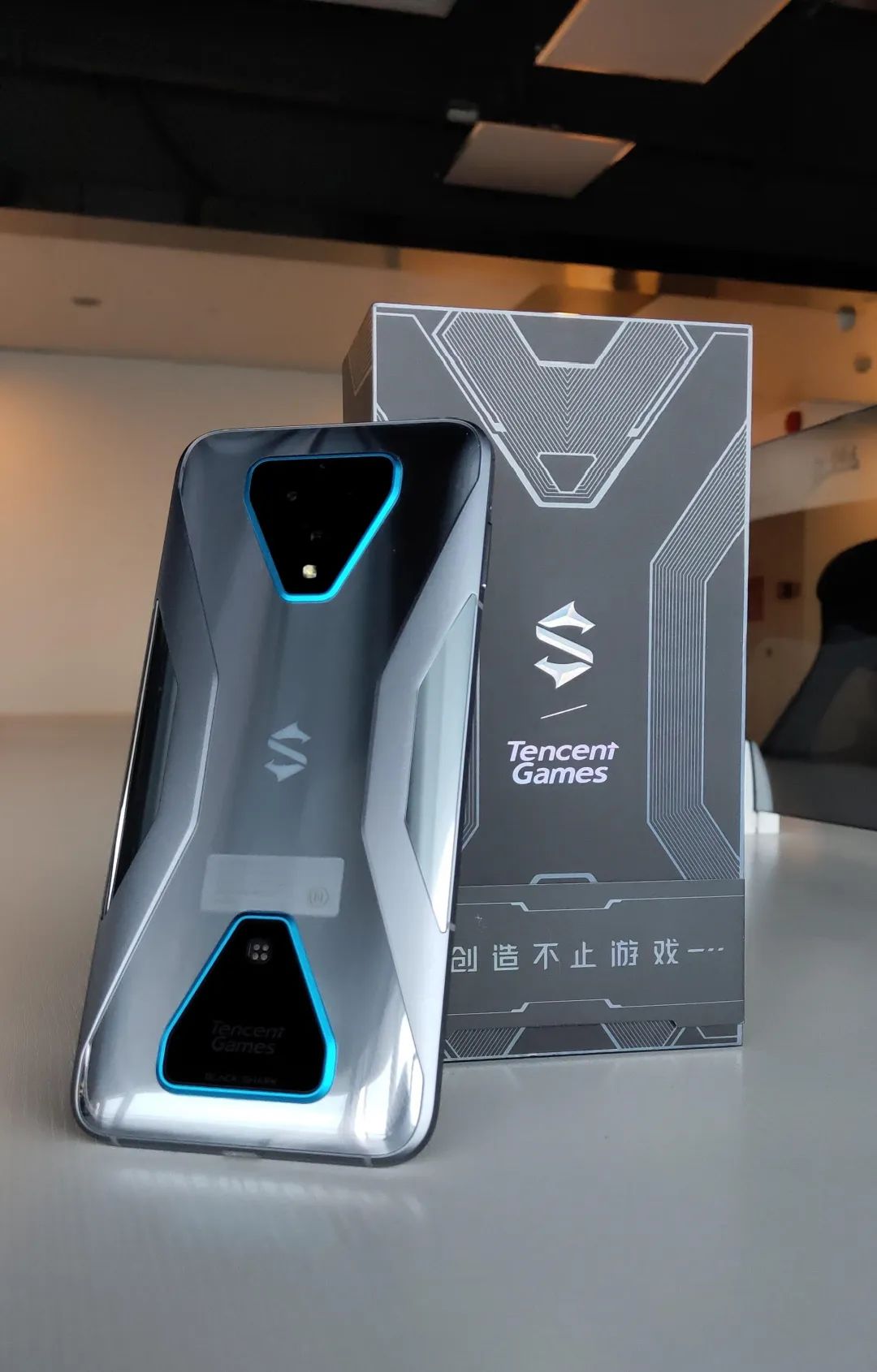 实测腾讯黑鲨3游戏手机:从视听到操作,它是如何征服核心玩家的?