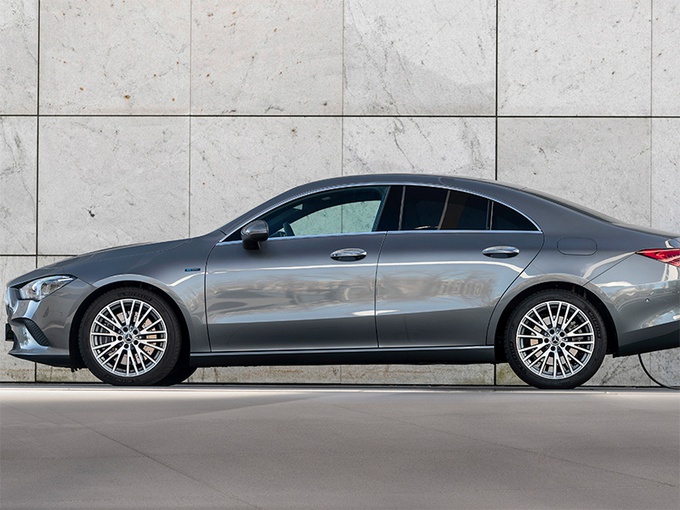 奔驰全新CLA系列“插电” 百公里油耗不足2升