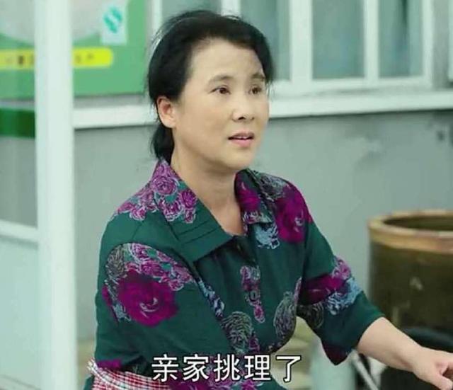 在《乡村爱情》中王小华的戏份比丈夫唐鉴军少了太多,每次只在王老七