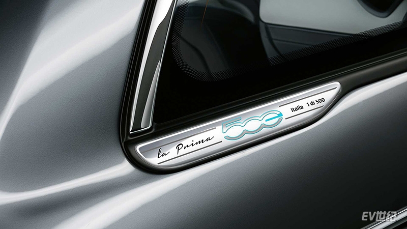 又一经典车型加入电动化 菲亚特500e敞篷版发布