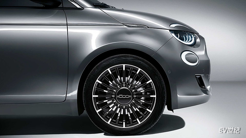 又一经典车型加入电动化 菲亚特500e敞篷版发布