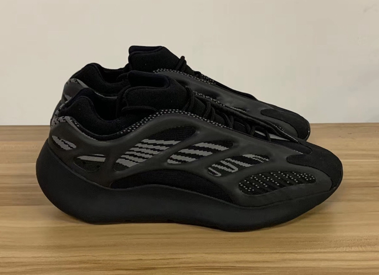 黑武士 yeezy 700 v3 大范围补货!全家族尺码货量不小!