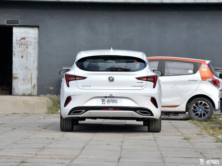 外表犀利内在细腻小哥带你看长安逸动xt