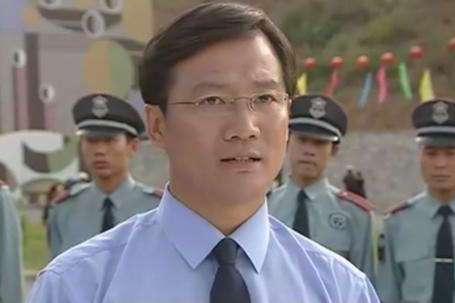 这个角色本身是让人感到不适的,不过这恰好说明唐鉴军具有一定的演技.