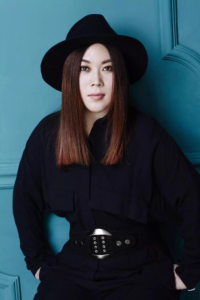 街头唱歌红遍网络,登上春晚大舞台,西单女孩如今卖牙膏身价过亿