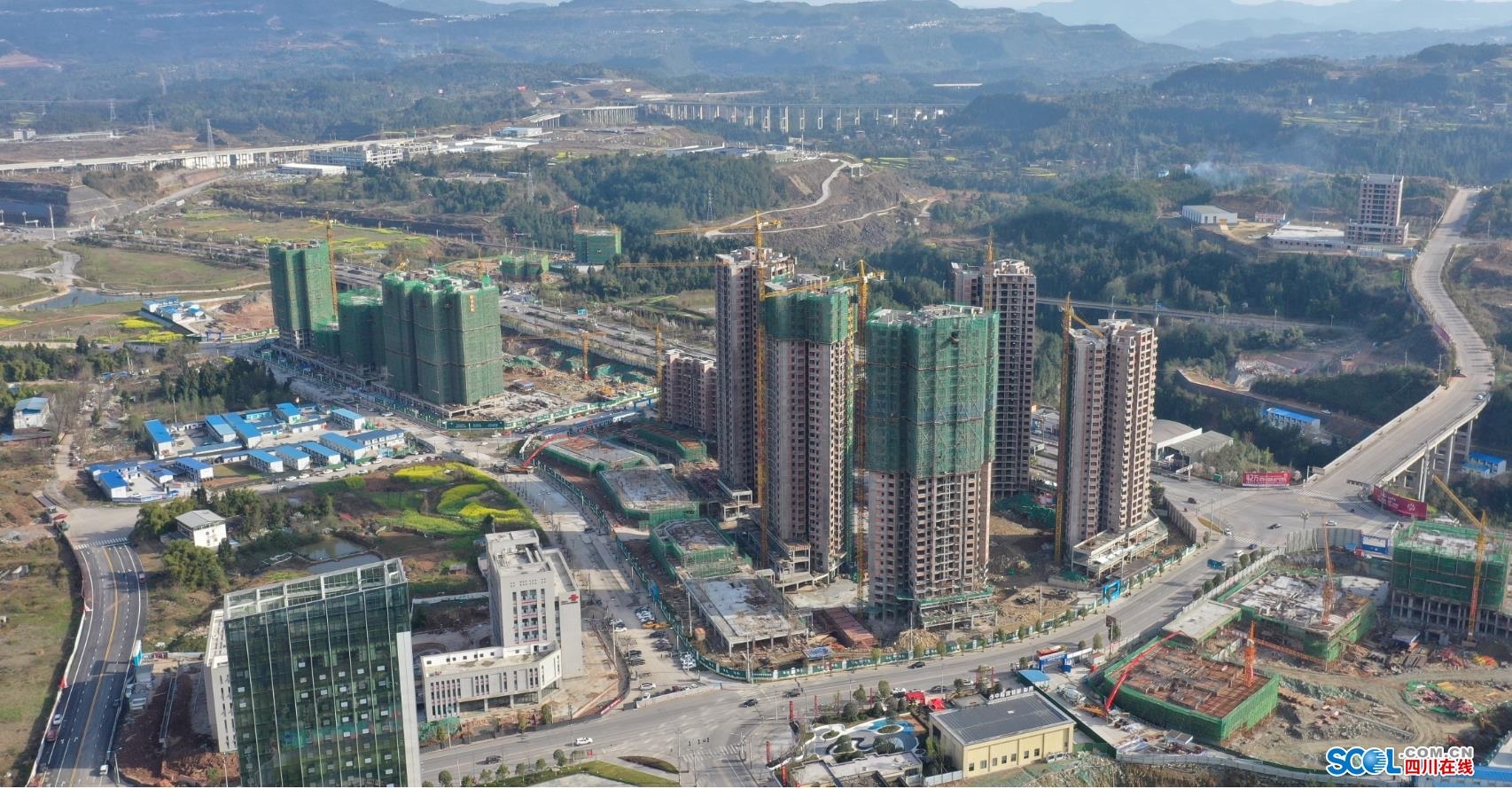 每天100桶 巴中乐湾悦府邀你一起为疫情防控"加油"