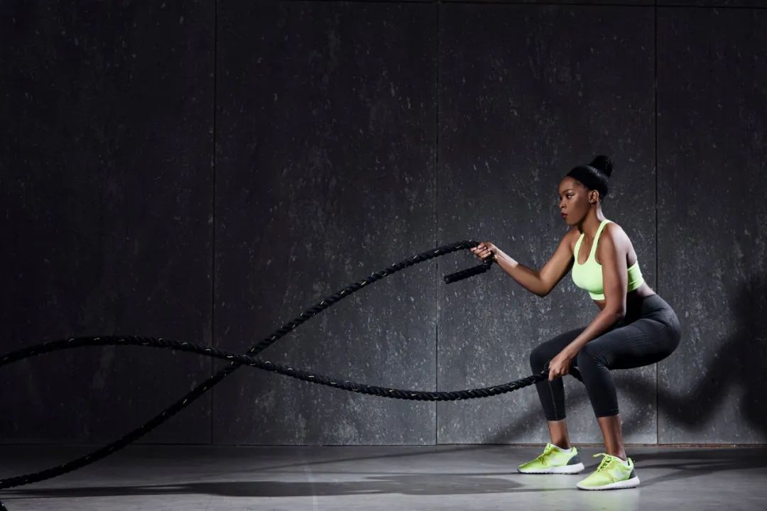 陈数挑战锁骨放口红刷屏,刘亦菲微博健身引围观…女星们宅在家可都没