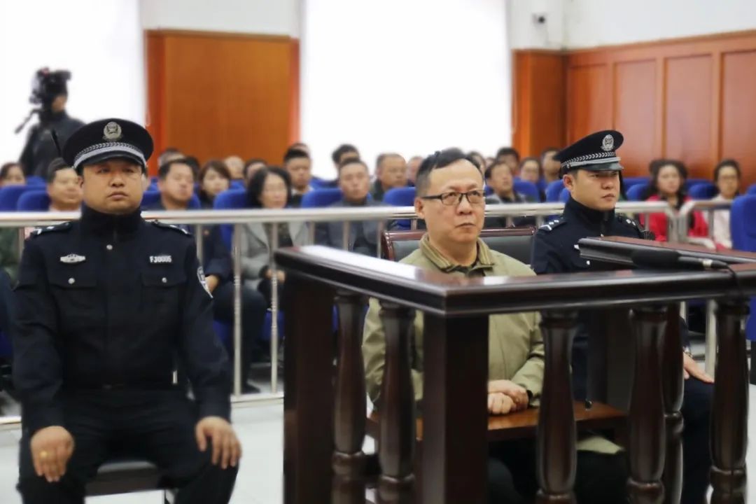 哈尔滨市人大常委会原副主任贾剑涛因贪污罪,受贿罪被判刑