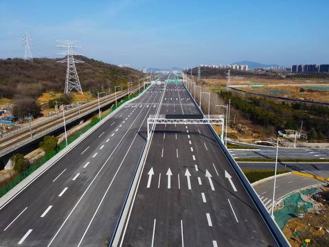 「视频」南京又一高架快速路通车,可通达2座过江通道