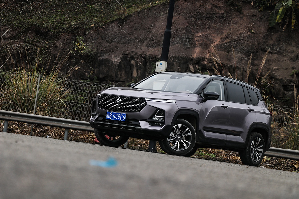 新宝骏RS-5手动超级互联豪华版上市 售价10.28万元