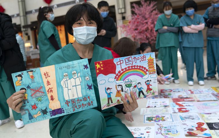 慶祝特殊的婦女節：兒童畫寫滿祝福從北京寄往武漢|組圖