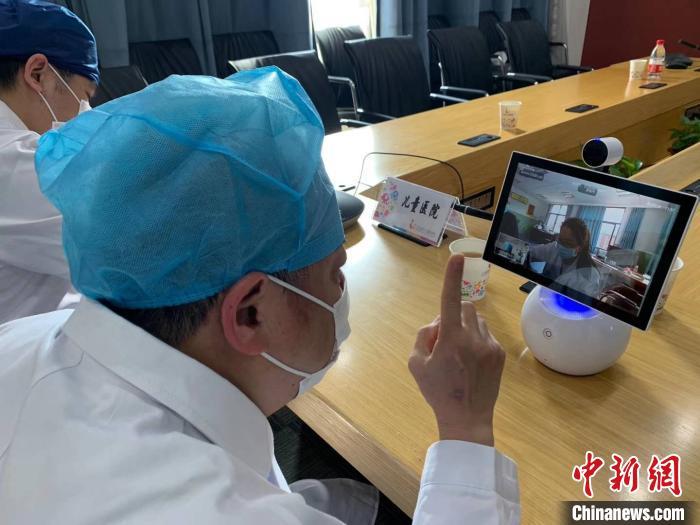 资料图:互联网医院的长三角远程联合门诊和病房视频探视功能辐射多地患者。 晏雪鸣 摄