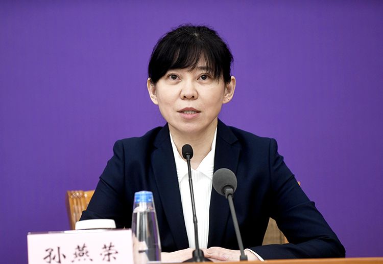 科技部生物中心副主任孙燕荣回答记者提问.