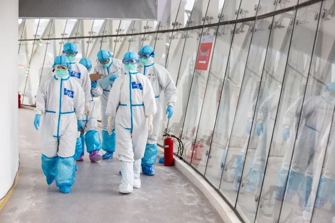 武汉一线的她力量抗疫女将们的温柔坚守