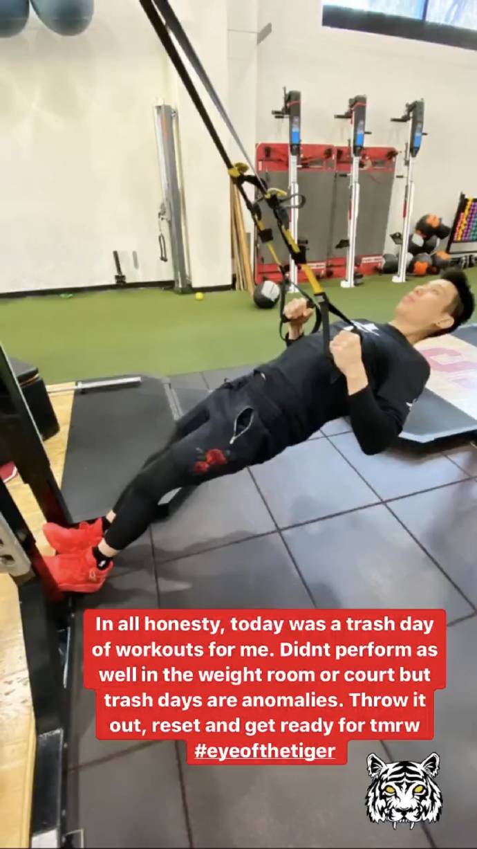 林书豪晒健身照:为什么我总是张便秘脸