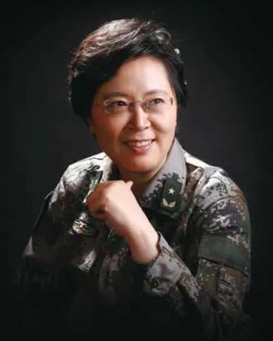 研制新冠疫苗女院士:"玩毒"29年救人无数,曾战非典|军事医学科学院