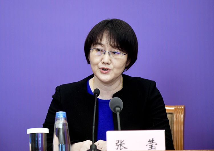 人力资源和社会保障部就业促进司司长张莹回答记者提问.