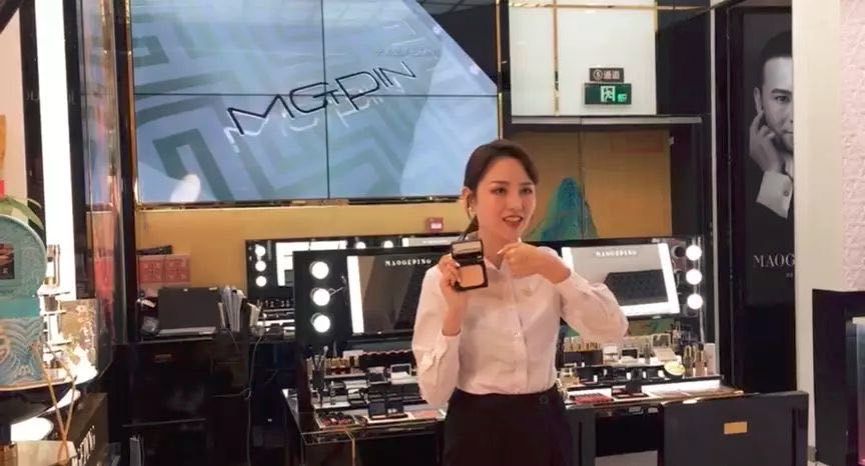 银泰批量孵化5000云柜姐谁能成为下一个李佳琦