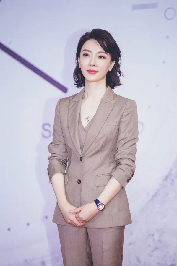 穿西装的陈数,美的真高级