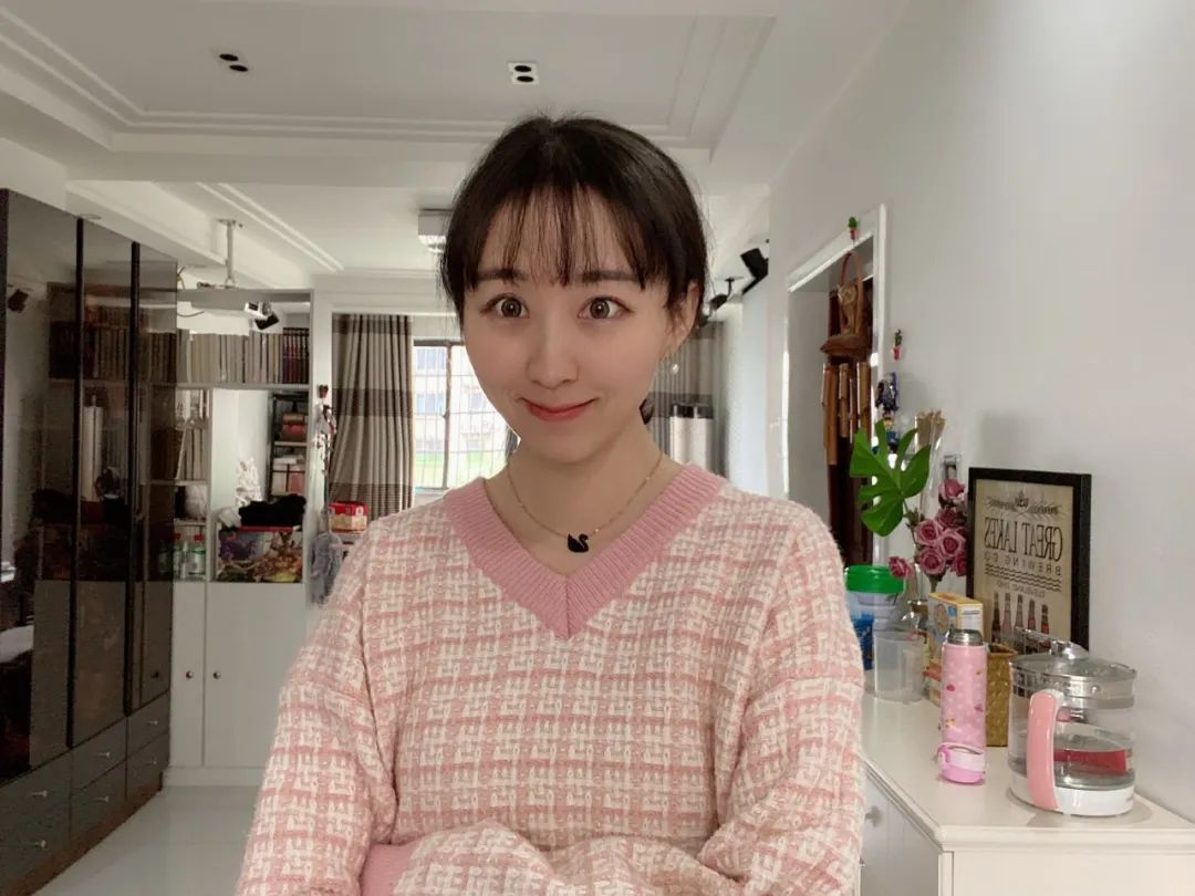 格十三papi酱邓潍联手各界女性拍了一条特别的vlog