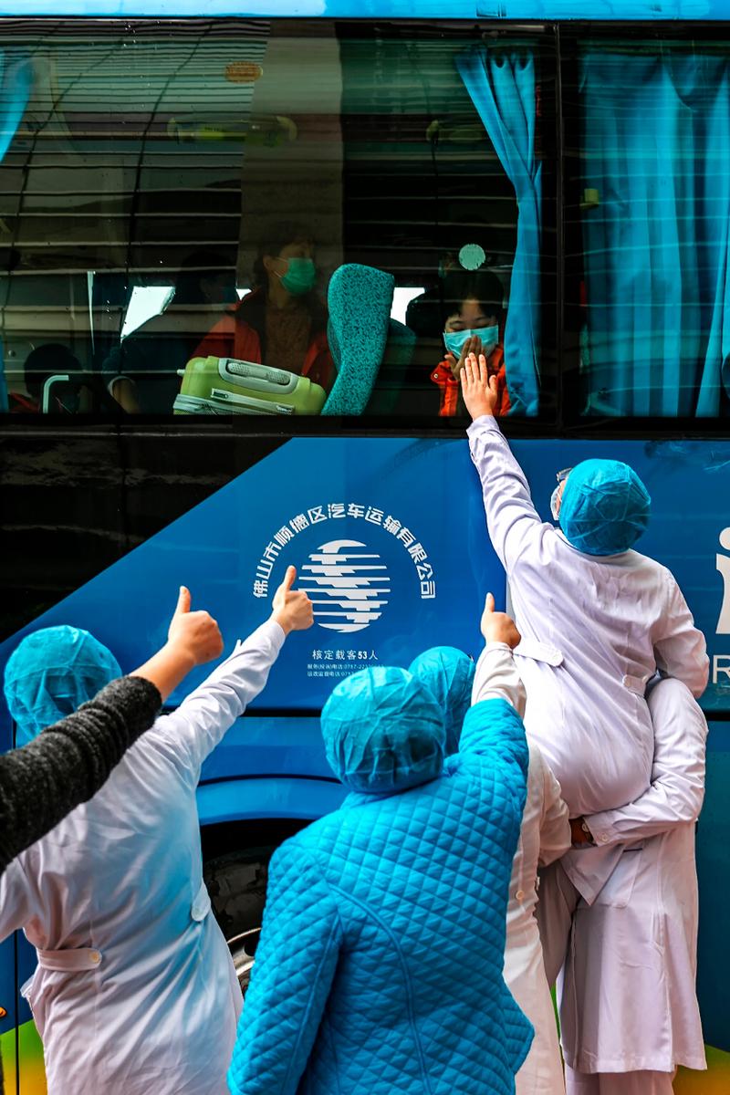 广东摄影家快门不停,影像记录战疫动人瞬间