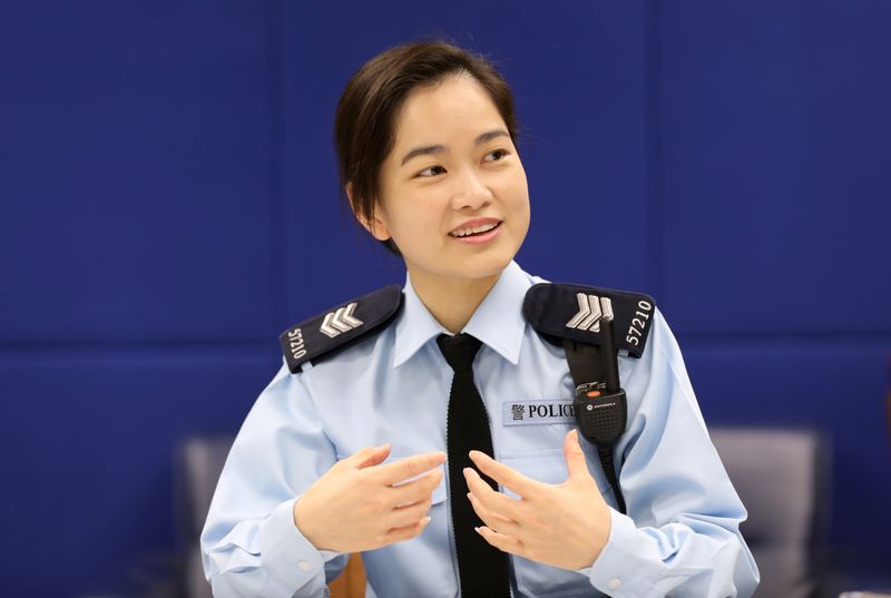 希望社会尽快平稳疫情快点过去一位香港女警最想收到的妇女节礼物