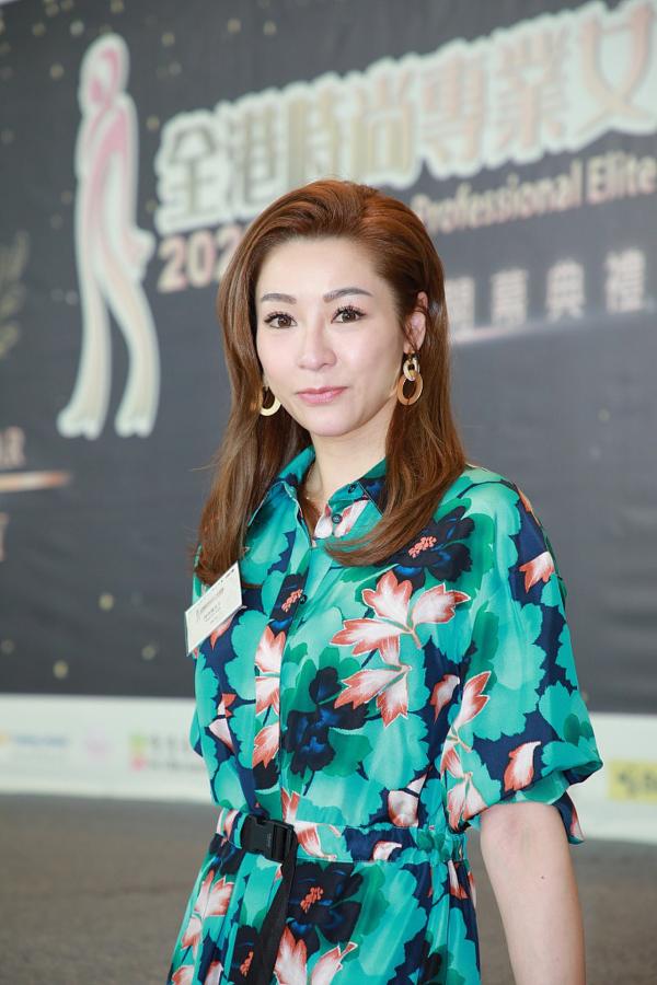 陆诗韵穿绿色印花长裙亮相开幕礼活动 气质优雅知性温婉迷人