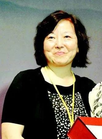 65岁作家方方《武汉日记》走红:敢说真话的她,是时代的一剂良药
