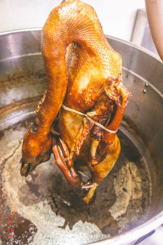 探秘庵埠人新宠的"黑水火锅"涮的肉都和别家不一样,凭一锅秘制汤底撩