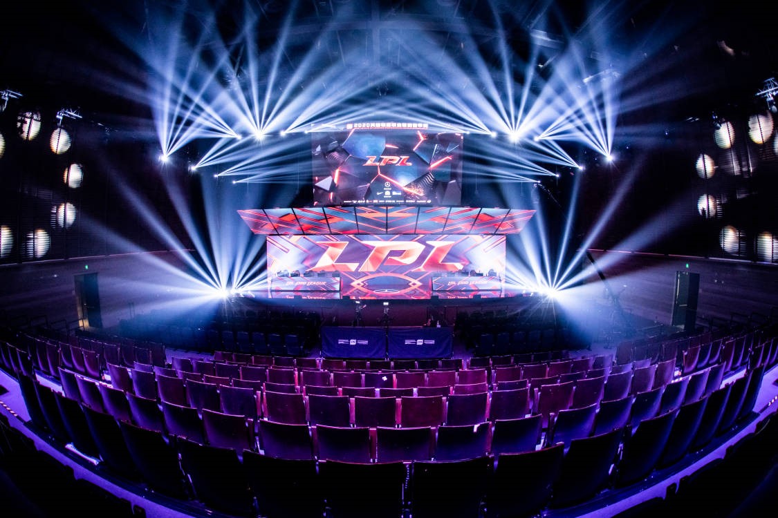 首次英雄联盟线上赛开启选手比赛也要戴口罩