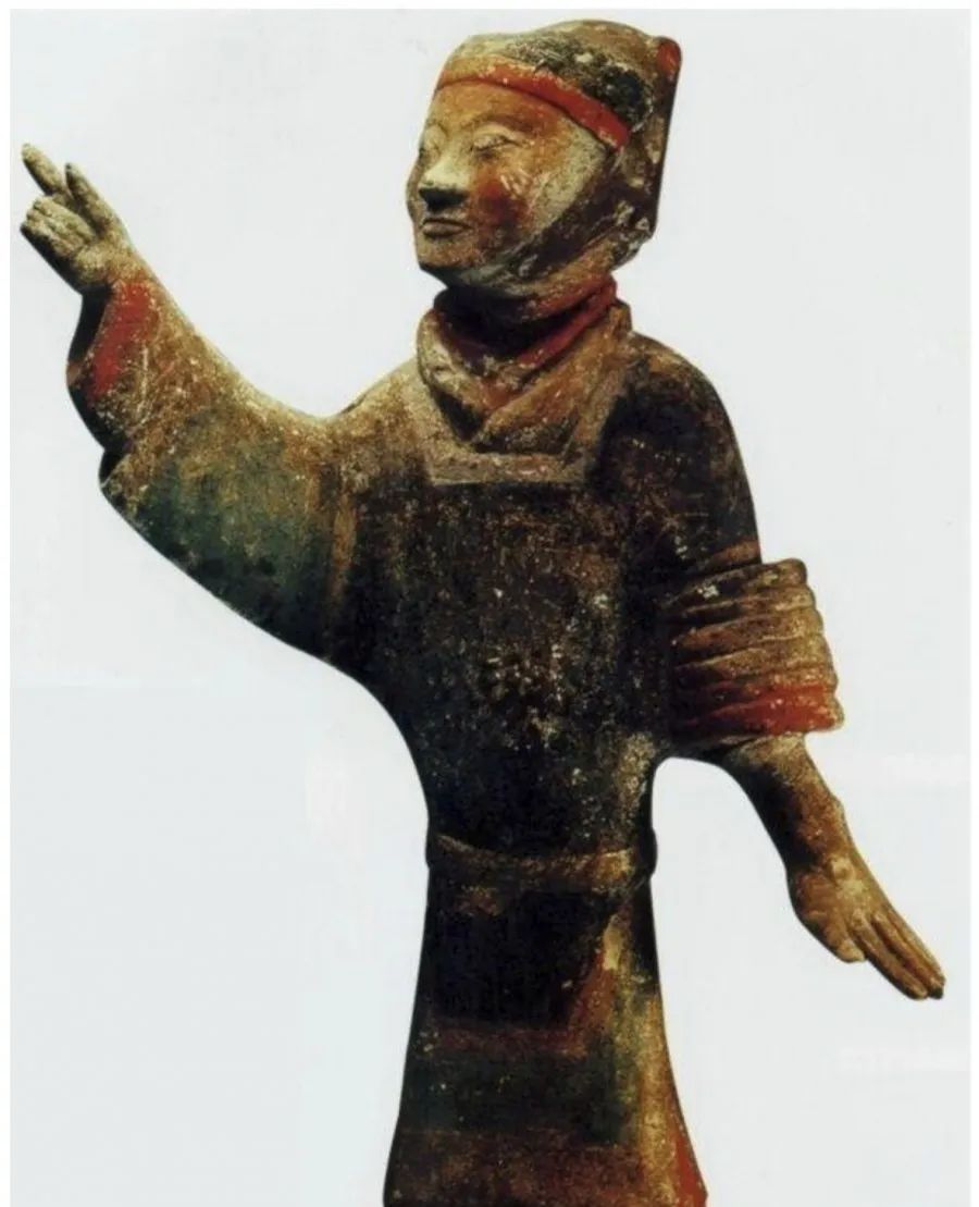 热血义工组织起来秦始皇帝陵博物院的文物摄影师——赵震纷纷从展柜