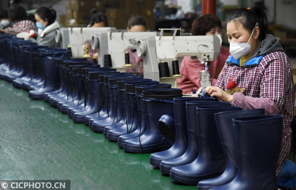 河北磁县鞋企外贸订单赶制忙