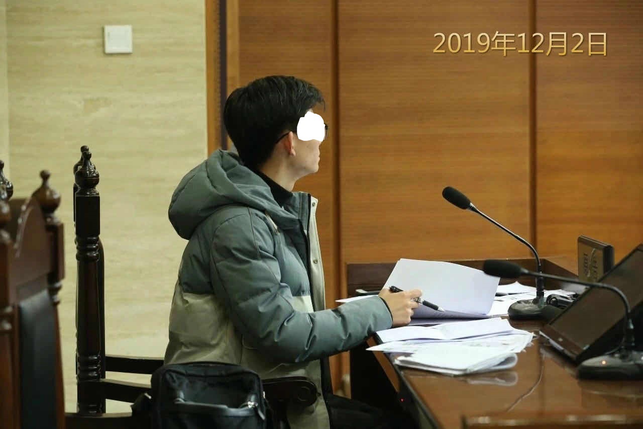 2019年12月2日该案开庭,原告在法庭上。 法院供图